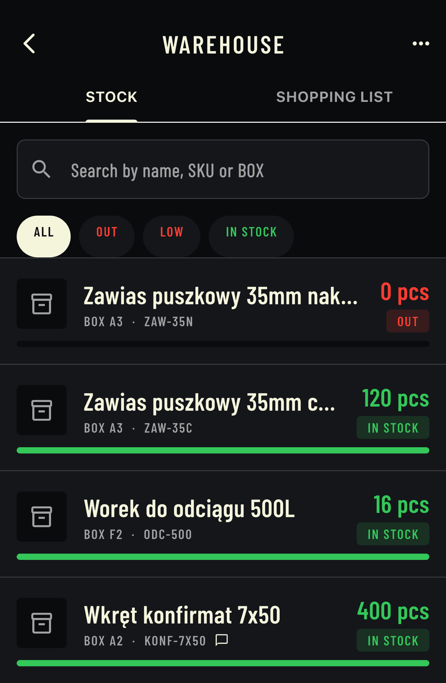 Warehouse list in the Stocker app. Hinge ZAW-35N in BOX A3 — 0 pcs, out. Hinge ZAW-35C in BOX A3 — 120 pcs, in stock. Extraction bag ODC-500 in BOX F2 — 16 pcs. Confirmat screw KONF-7X50 in BOX A2 — 400 pcs. Part names are the demo workshop’s own data, in Polish.